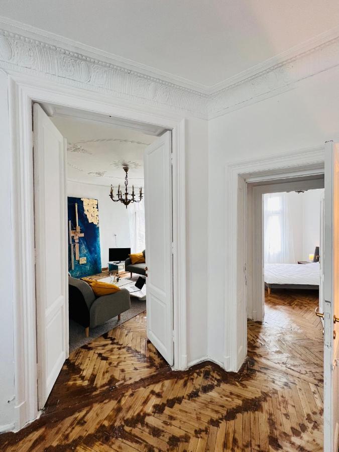 Sada Art Gallery Apartment Bucarest Esterno foto