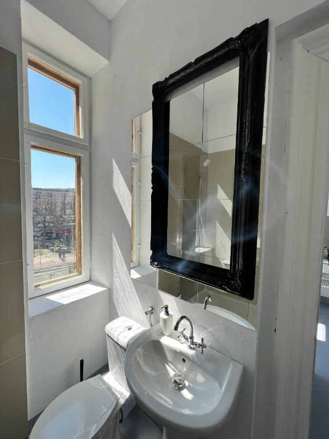 Sada Art Gallery Apartment Bucarest Esterno foto